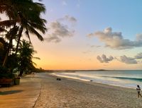 Sunset_over_Noosa_Beach,_Noosa_Heads,_Queensland_05